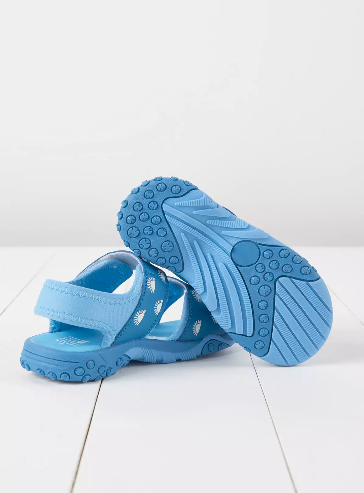 GRASS & AIR Colour Changing Sandals Cornflower Blue 5 Infant 4 GRASS & AIR Colour Changing Sandals Cornflower Blue 5 Infant - Image 2